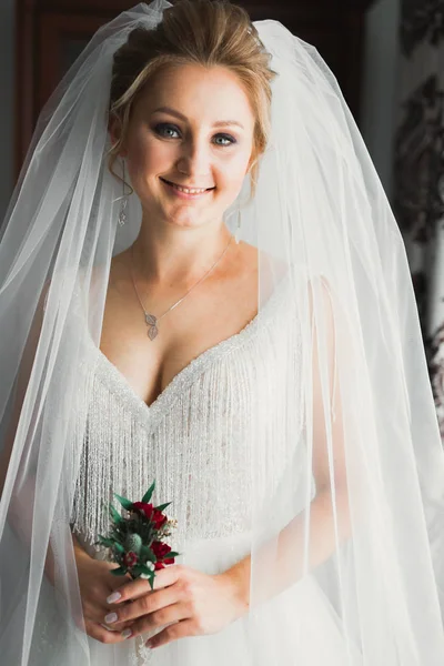 Düğün sabahı peçeli güzel bir gelin portresi.