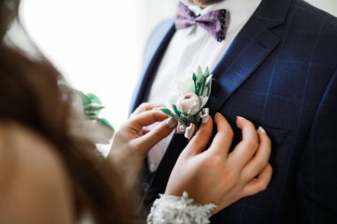 Genç ve güzel bir çiftin yakın çekimi.