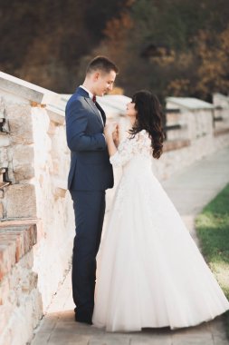 Genç ve güzel bir çiftin yakın çekimi.