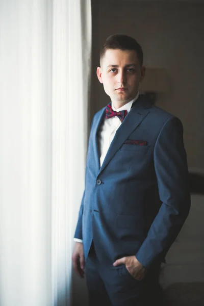 Young handsome man relaxing at his apartment in a hotel after business meeting — Stock Photo, Image