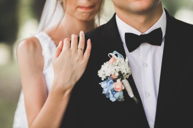 Genç ve güzel bir çiftin yakın çekimi.