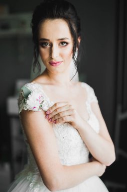 Düğün sabahı peçeli güzel bir gelin portresi.
