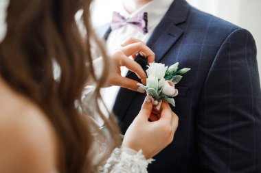 Genç ve güzel bir çiftin yakın çekimi.