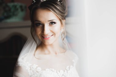 Düğün sabahı peçeli güzel bir gelin portresi.