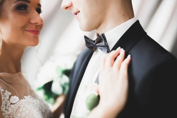 Close up of a nice young wedding couple — Stock Photo, Image