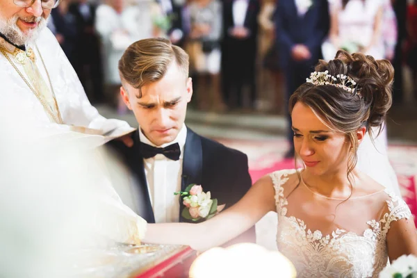 Wedding couple bide and groom get married in a church — Stock Photo, Image