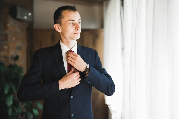 Young handsome man relaxing at his apartment in a hotel after business meeting — Stock Photo, Image