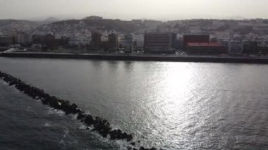 Las Palmas de Gran Canaria şehri Panorama, Kanarya Adaları, İspanya. Hava görüntüleme dronu