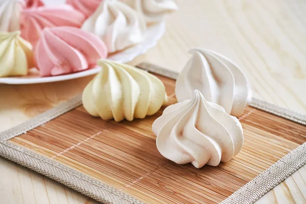 Gekleurde meringue cookies — Stockfoto