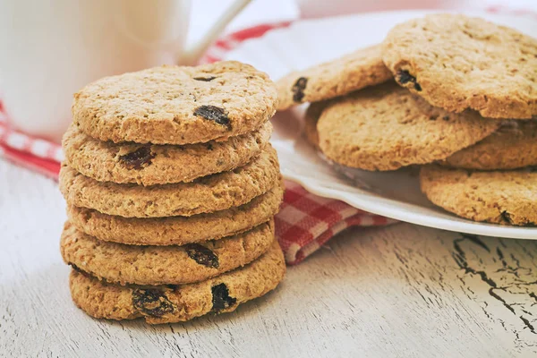 Wholewheat biscuits with raisins — Stock Photo, Image