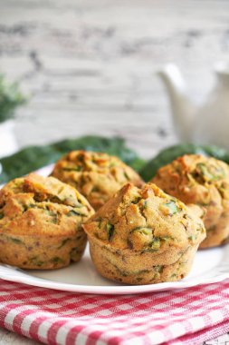 Ispanak ve Mısır unu ile kek vegan