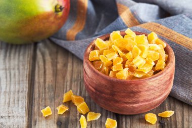 Kurutulmuş ve şekerlenmiş mango 