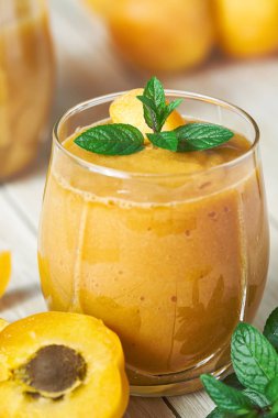 Kayısı güler yüzlü tatlı