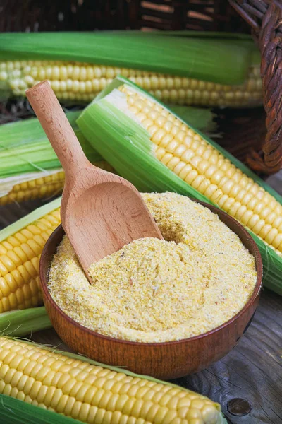 Ekologicznej mąki kukurydzianej — Zdjęcie stockowe