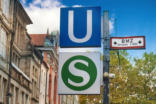 S-Bahnd ve U-Bahn toplu taşıma işareti 