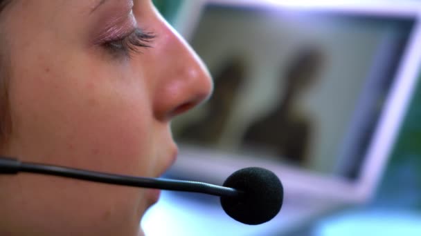 Vídeo Estoque Female Call Center Employee Pedaço Lindo Filmagem Que — Vídeo de Stock