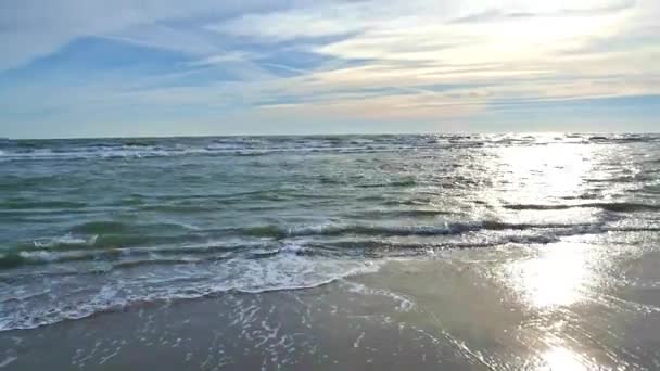 Videoclipe Praia Belo Vídeo Que Mostra Ondas Calmas Praia Varrendo — Vídeo de Stock