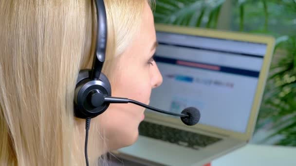 Call Center Employee Film Akcji Który Zawiera Niesamowite Nagranie Agentki — Wideo stockowe