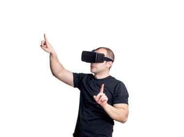 Dans ve having fun sanal gerçeklik kulaklık ile adam.