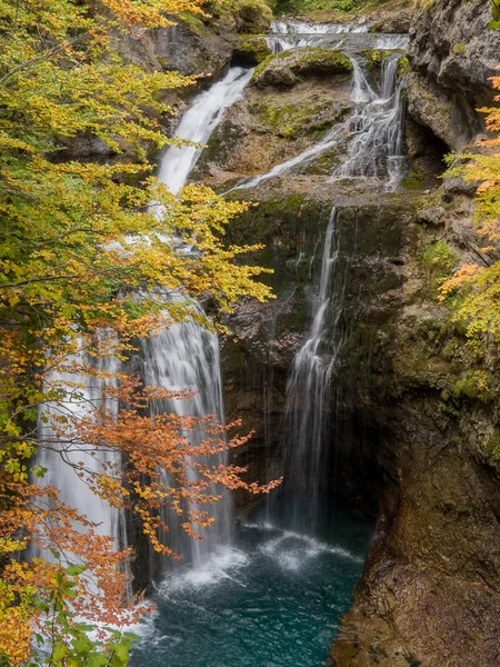 Waterfall in the mountains in autumn — Stock Photo, Image