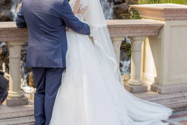 The groom hugs the bride — Stock Photo, Image