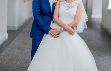 Gelin ve damat ile birlikte buket standı