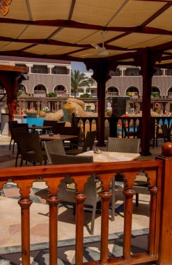 resort otel dış parlak güneş ışığı altında doğal görünümünü