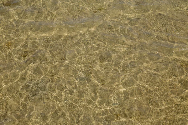 Close Shot Van Heldere Zeewater Zanderige Oever — Stockfoto