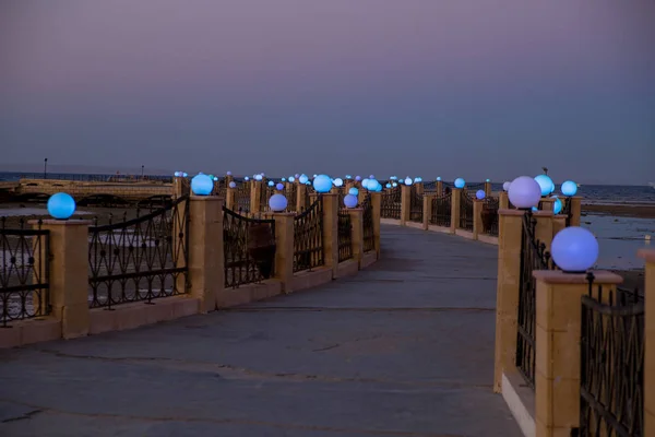 Vista Cercas Iluminadas Com Lâmpadas Azuis — Fotografia de Stock