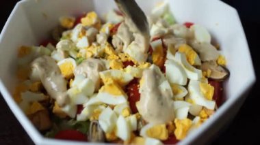 Hazır salata kasede.