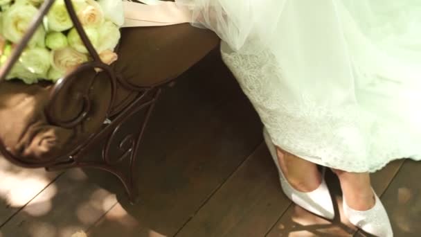 Ноги Невесты Улице — стоковое видео