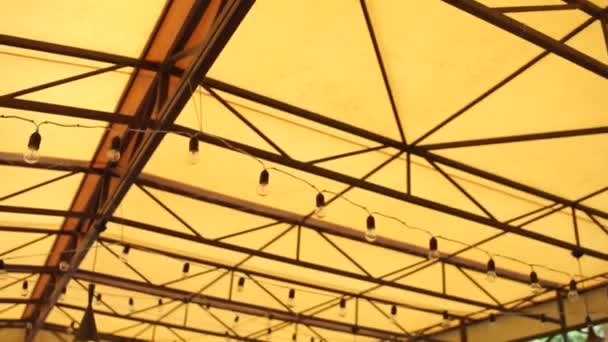 Лампочки Потолке Ресторана — стоковое видео