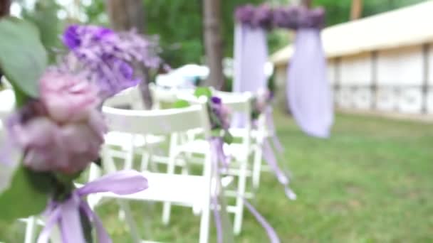 Arco Para Una Ceremonia Boda Flores Púrpuras — Vídeos de Stock