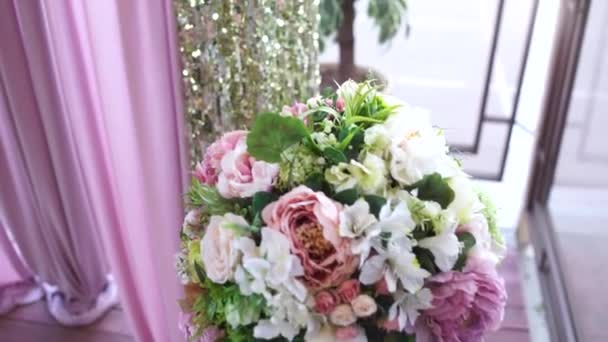 Çiçeklerin Düğün Töreni Için Kemerin Dekoru — Stok video