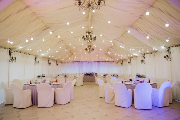 Restaurant Tent White Chandeliers — Stock Photo, Image