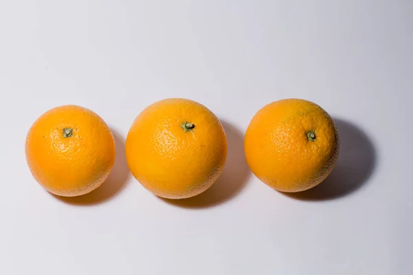 Dojrzałych Pomarańczy Białym Tle — Zdjęcie stockowe