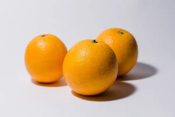 Ώριμα Πορτοκάλια Λευκό Φόντο — Φωτογραφία Αρχείου