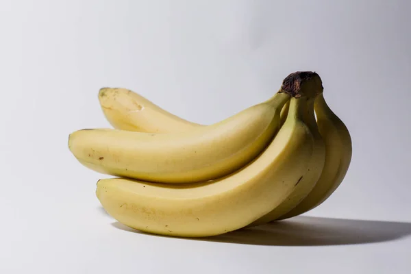 Bananas Maduras Fundo Branco — Fotografia de Stock