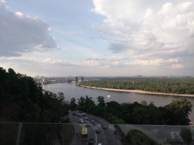 Nehrin üzerinde güzel bir gökyüzü