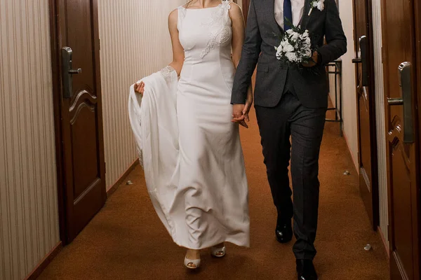 Menyasszony Vőlegény Együtt Egy Szállodában — Stock Fotó