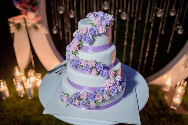 Wedding Cake Evening Arch — Stockfoto