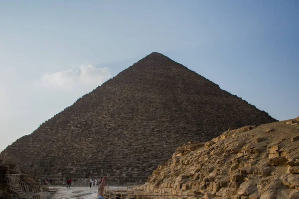 Giza Daki Piramitlerin Arka Planında Gün Batımı — Stok fotoğraf