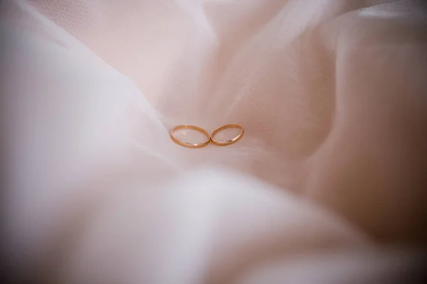 Wedding Rings Table — Stock Photo, Image
