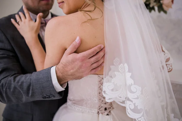 Mãos Noiva Vestido — Fotografia de Stock