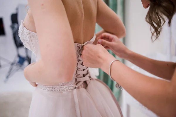 Novia Vestido Anudado Espalda — Foto de Stock