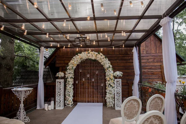 Arch Wedding Ceremony Flowers — Stockfoto
