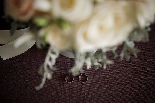 Menyasszonyi Csokor Jegygyűrű — Stock Fotó