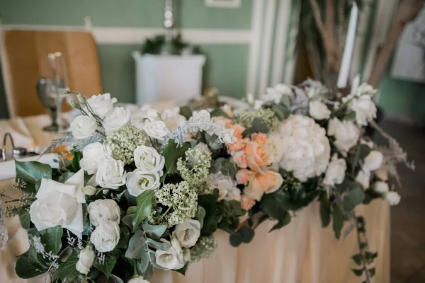 Blumenschmuck Bei Einer Hochzeit Restaurant — Stockfoto