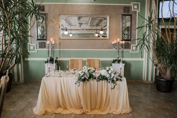 Blumenschmuck Bei Einer Hochzeit Restaurant — Stockfoto