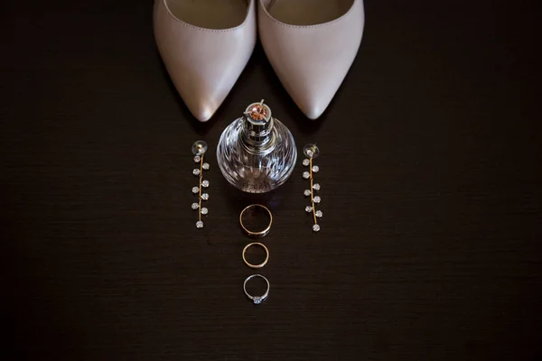 Buty Obrączkami Wystrojem Ślubnym — Zdjęcie stockowe